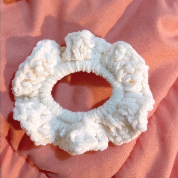 Scunchie bundle 🤍🐚☁️ - Picture 2 of 3